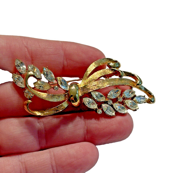 Vintage Mid Century BSK Brooch Textured Gold Bow & Clear White Rhinestones Pin - Picture 6 of 9